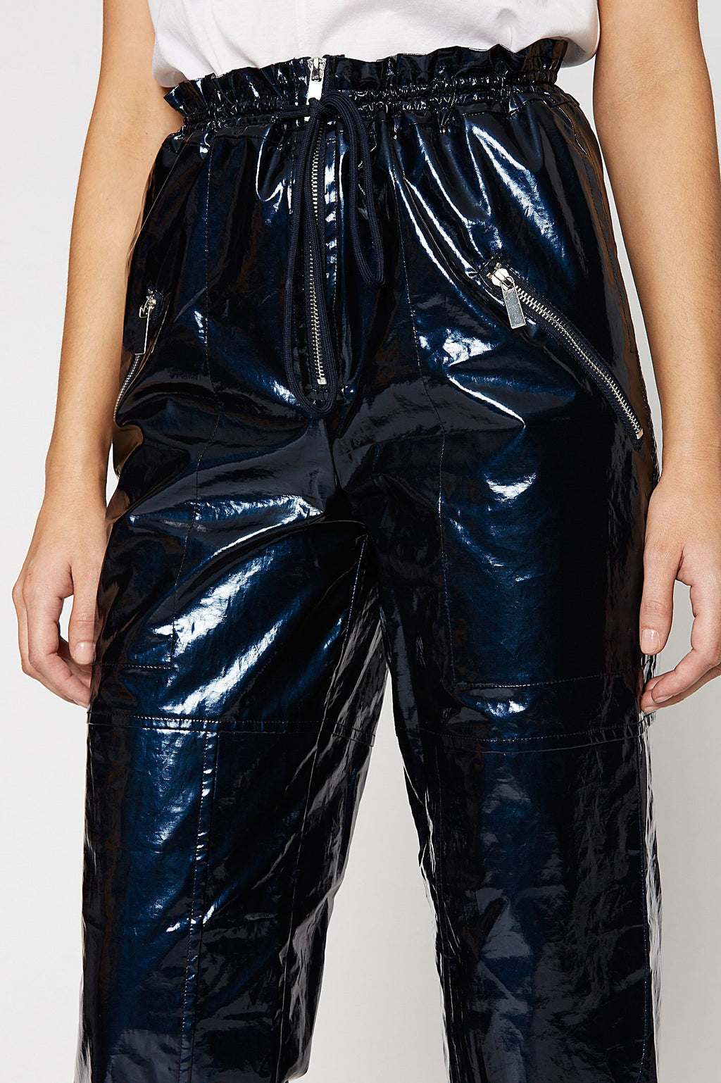 GLOSSY TRENCH TROUSER