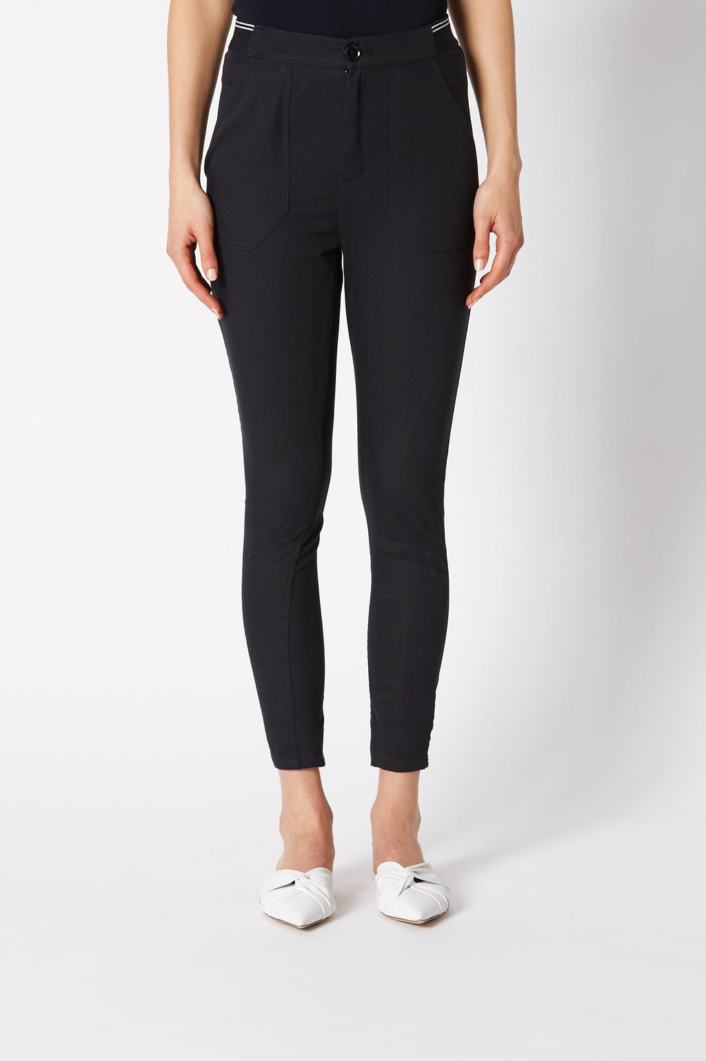 PATCH POCKET LOW RISE TROUSER
