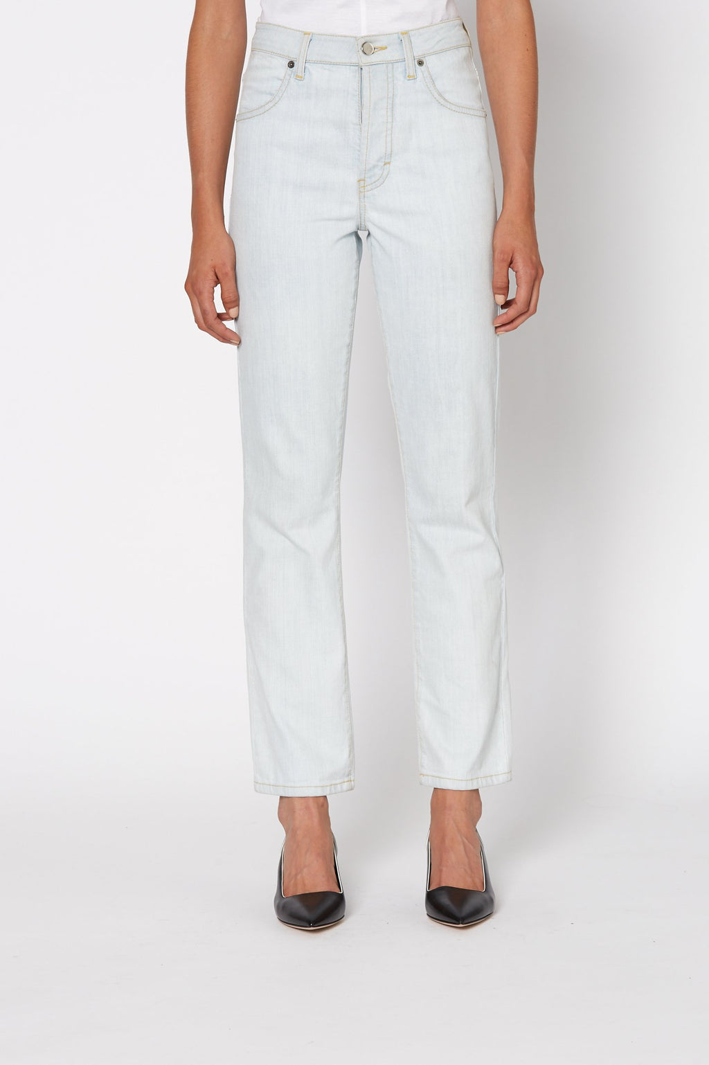 STRAIGHT LEG JEAN