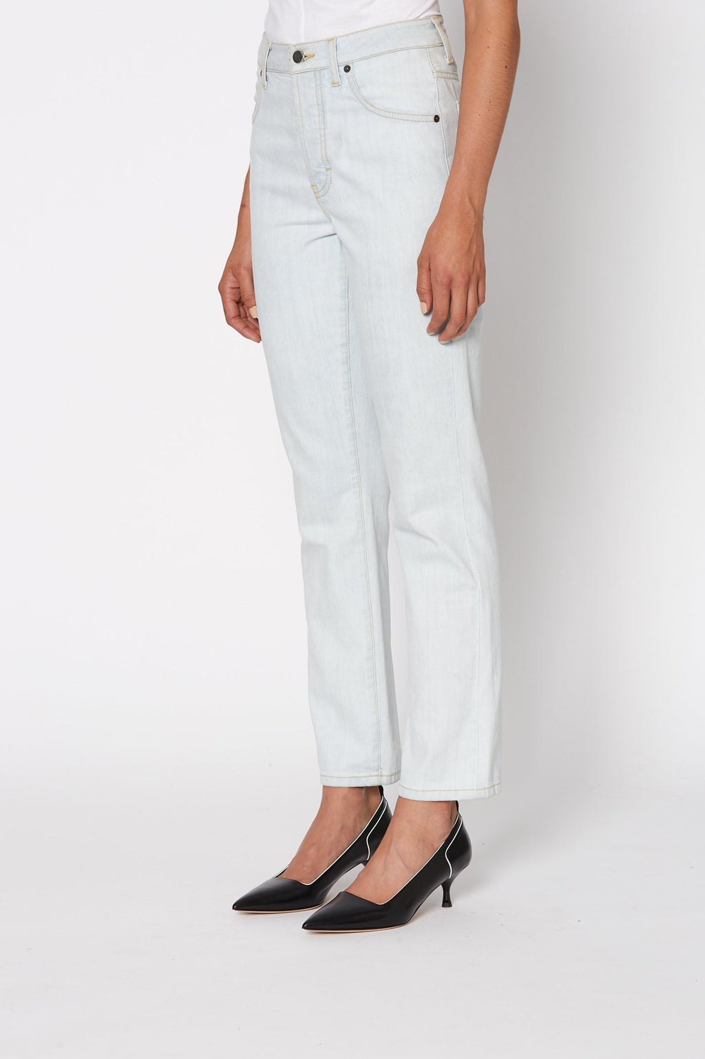 STRAIGHT LEG JEAN