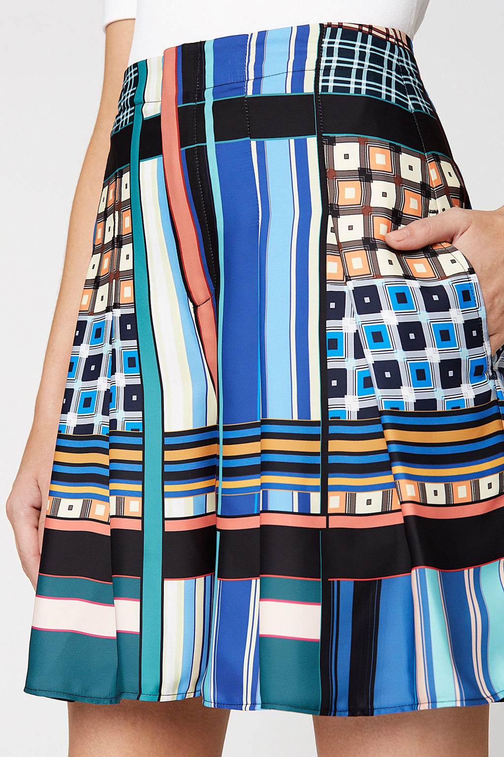 PUZZLE PRINT SHORT
