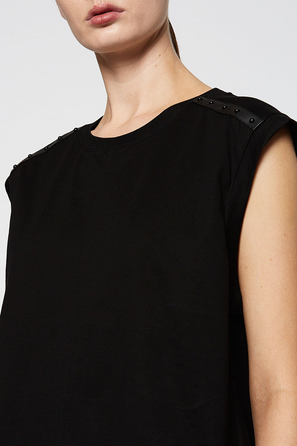 MERCERISED STUDDED SLVLESS TEE