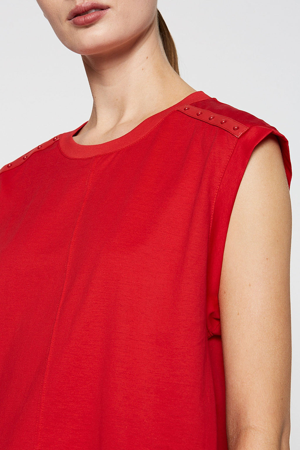 MERCERISED STUDDED SLVLESS TEE