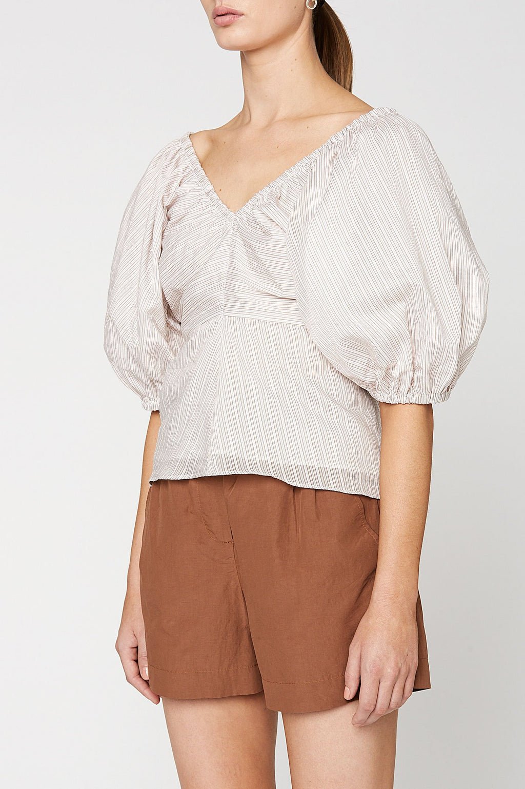STRIPE GATHERED V NECK TOP