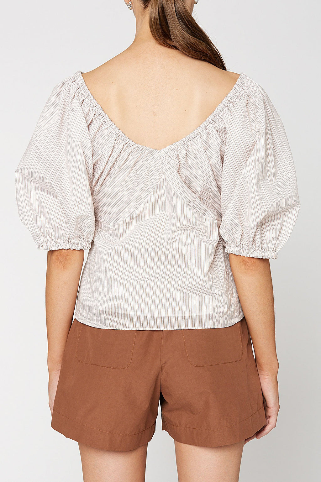 STRIPE GATHERED V NECK TOP