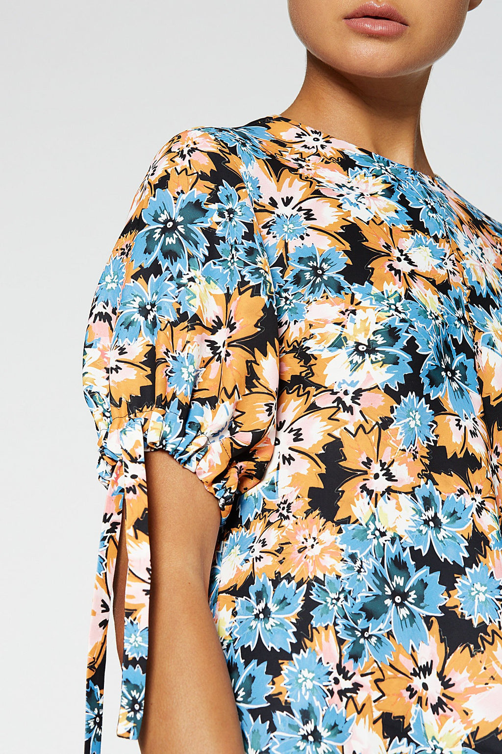 SPIKEY FLORAL TOP