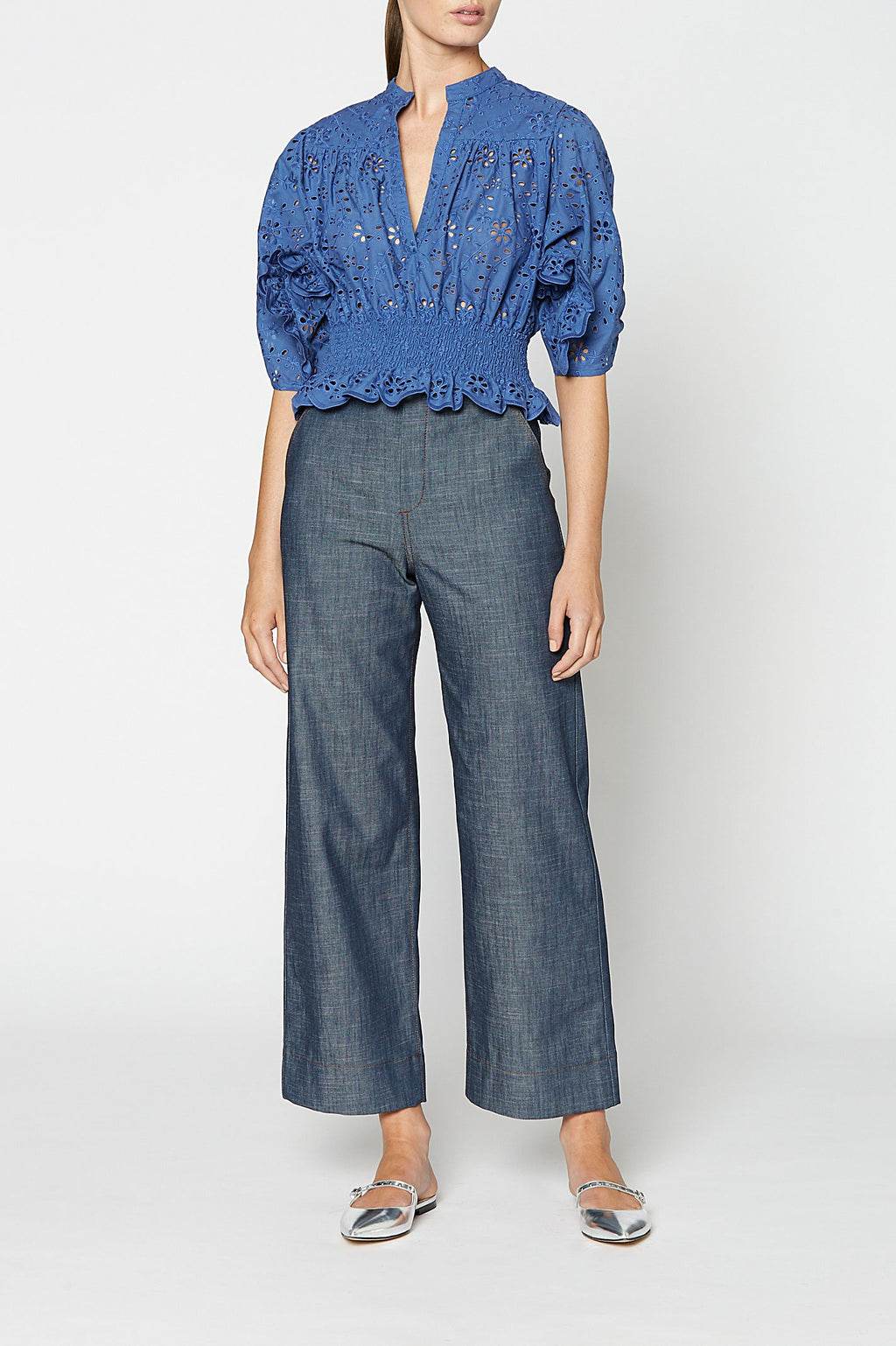 EMBROIDERY RUFFLE TOP