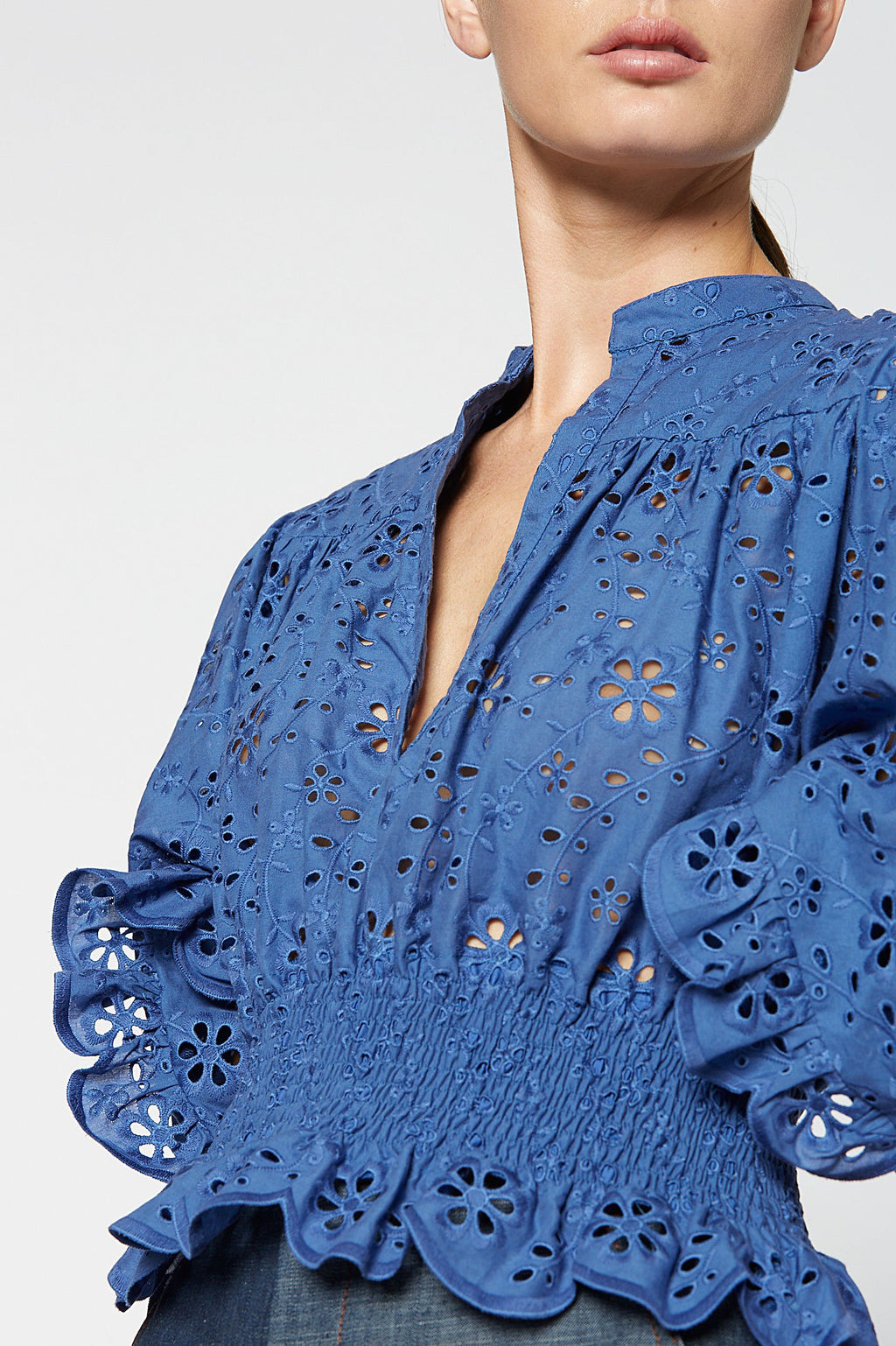 EMBROIDERY RUFFLE TOP