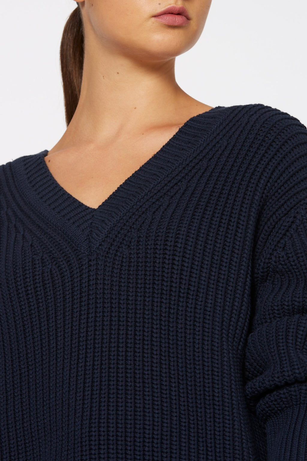 KISS DOUBLE V-NECK SWEATER 3
