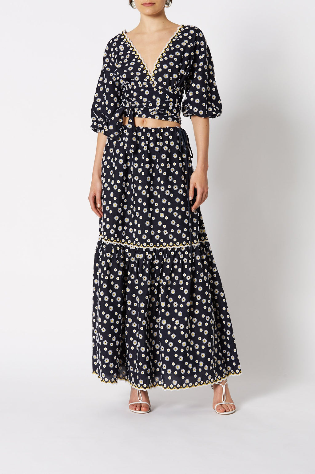 EMBROIDERED DAISY SKIRT