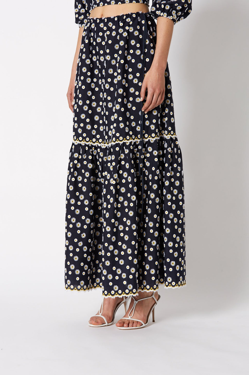 EMBROIDERED DAISY SKIRT