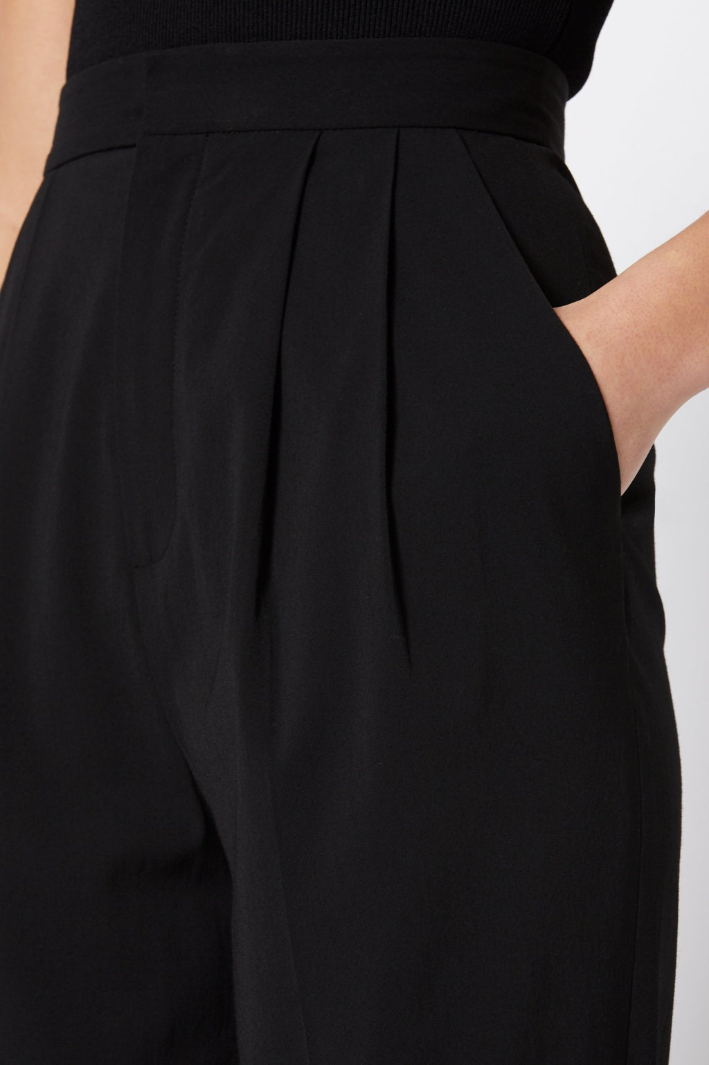 TAILORED PLEAT TROUSER