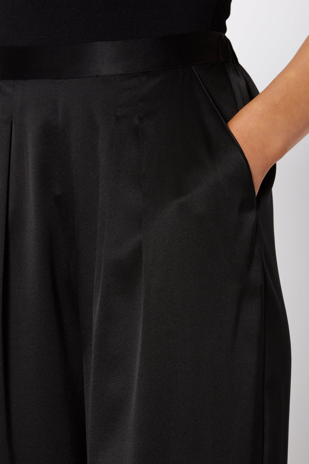SILK SATIN PIPED TROUSER