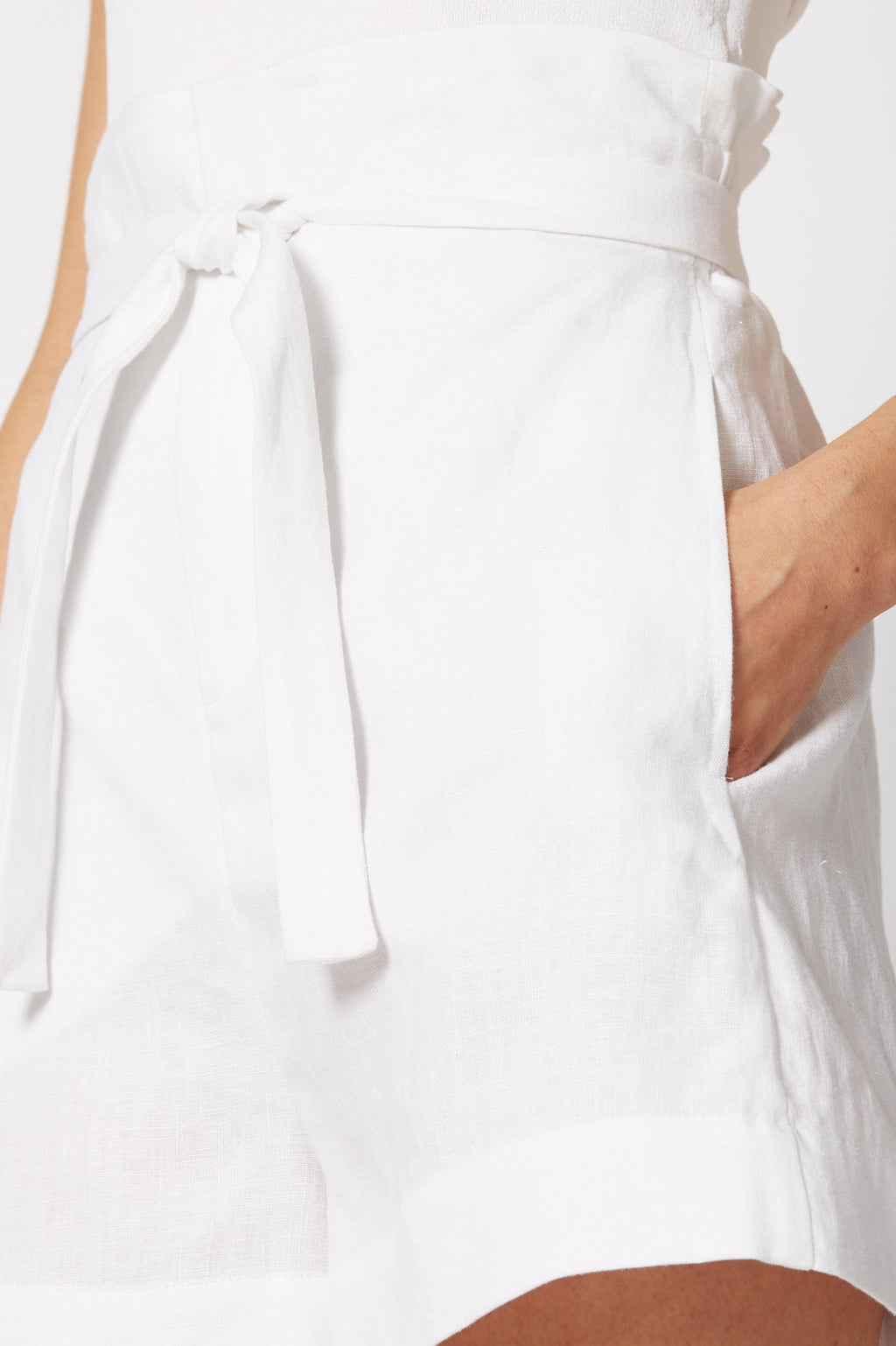 LINEN HIGH WAIST SHORT