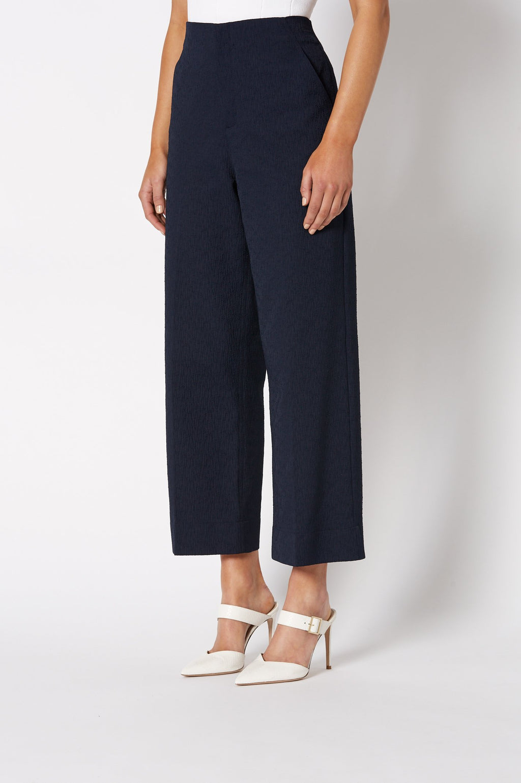 TEXTURED CROPPED TROUSER