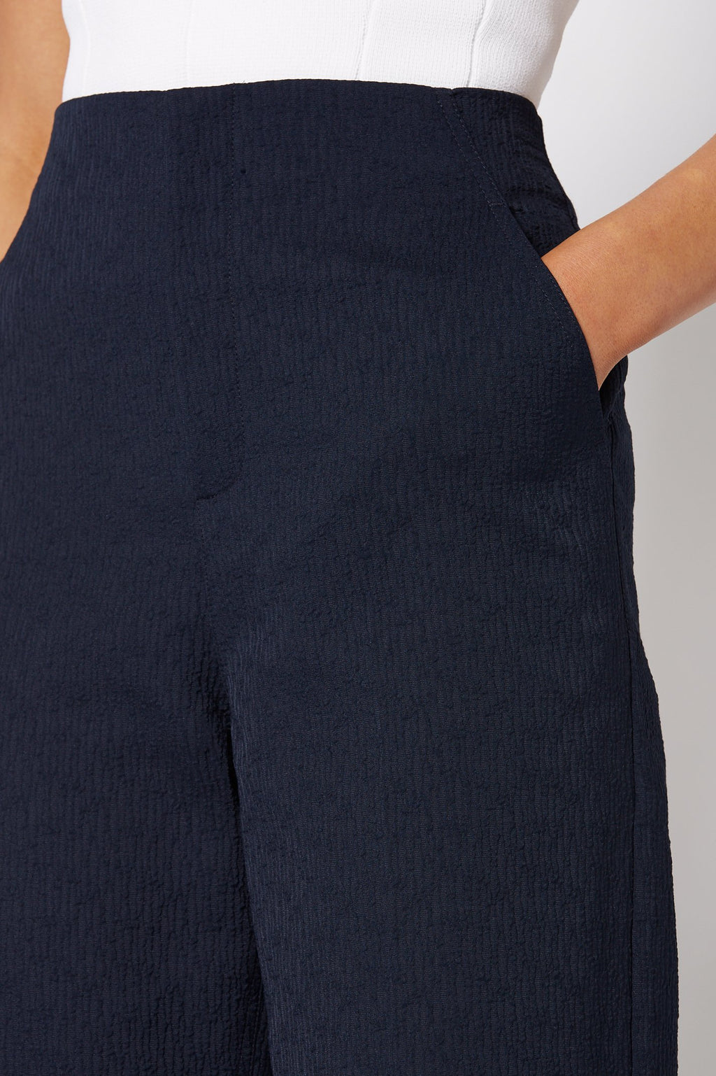 TEXTURED CROPPED TROUSER