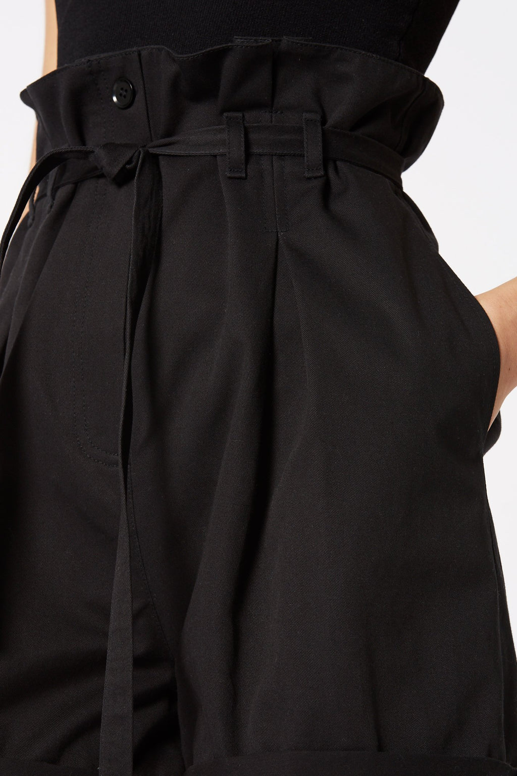 PLEAT FRONT SHORT