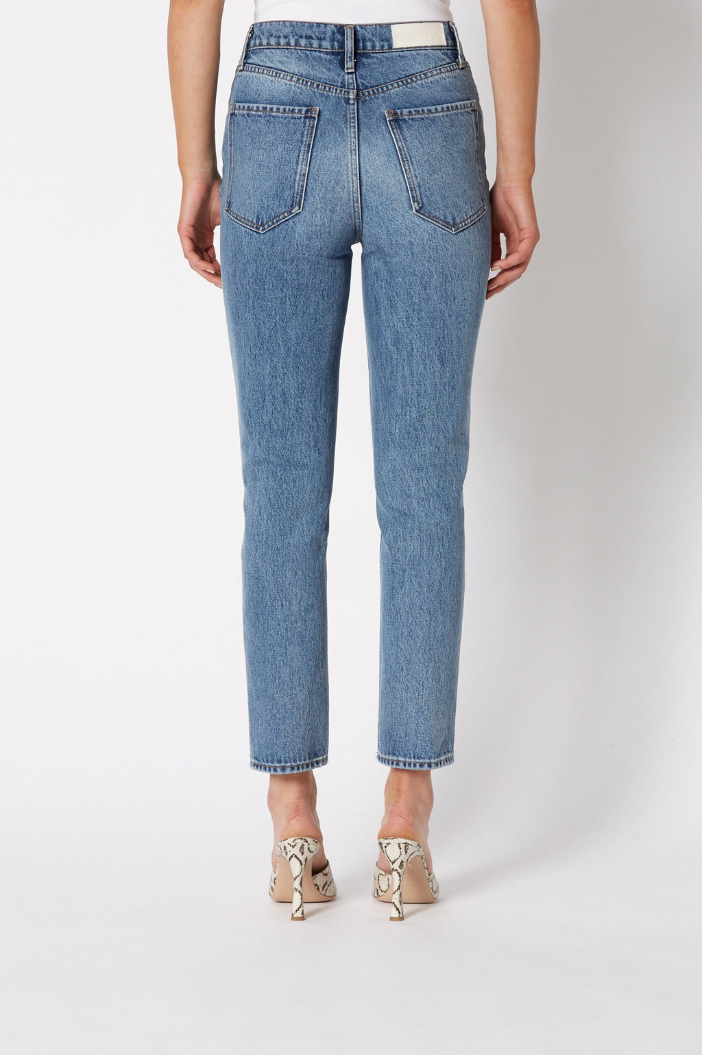 HIGH RISE STRAIGHT CROP JEAN