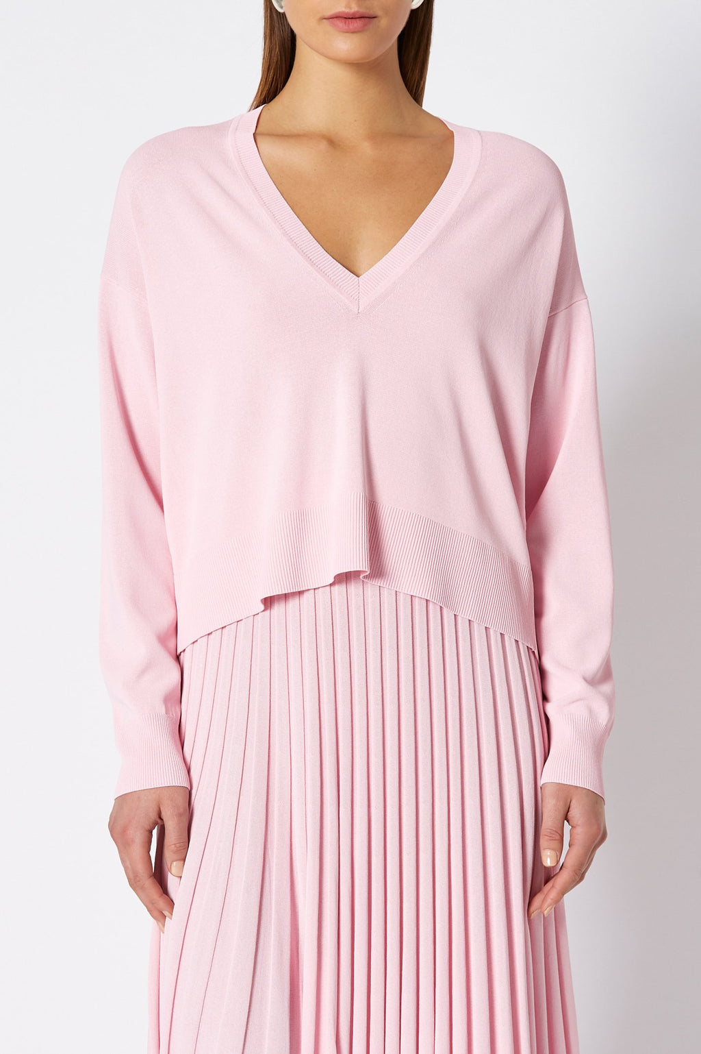PLEATED RIB V-NECK SWEATER 16