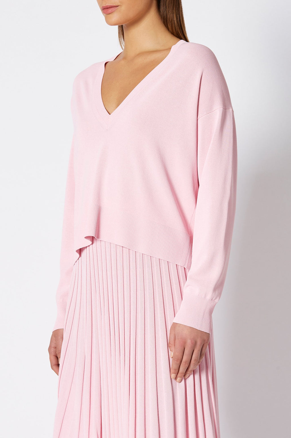 PLEATED RIB V-NECK SWEATER 16