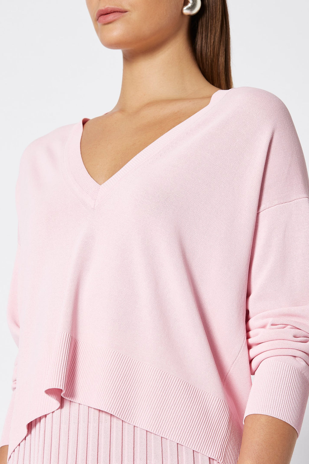 PLEATED RIB V-NECK SWEATER 16