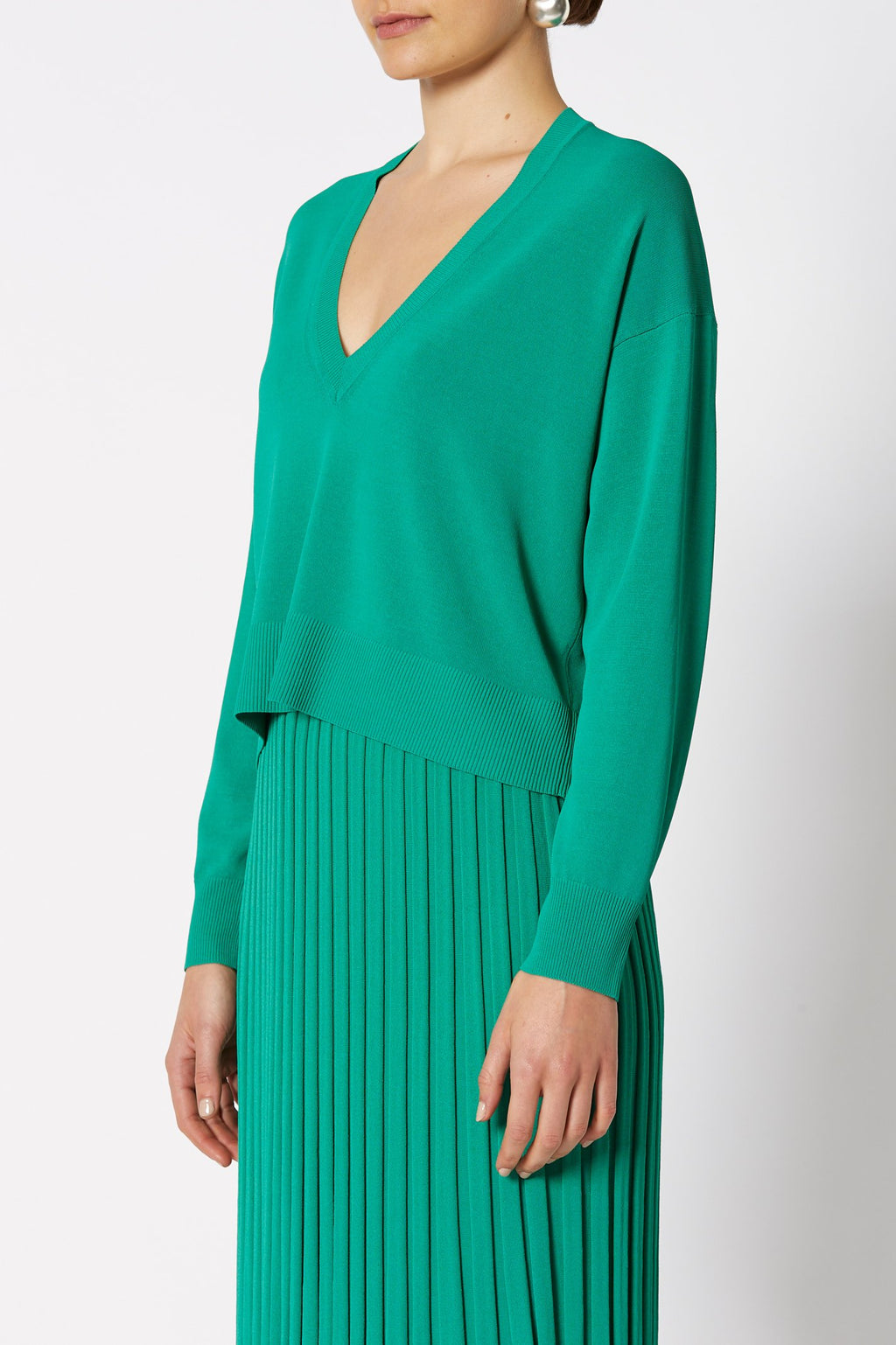 PLEATED RIB V-NECK SWEATER 16