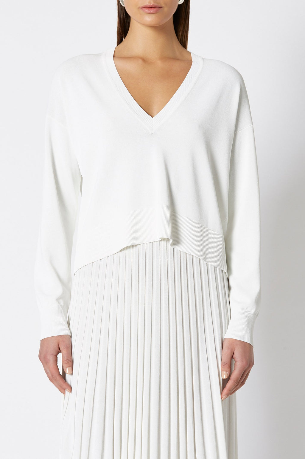 PLEATED RIB V-NECK SWEATER 16