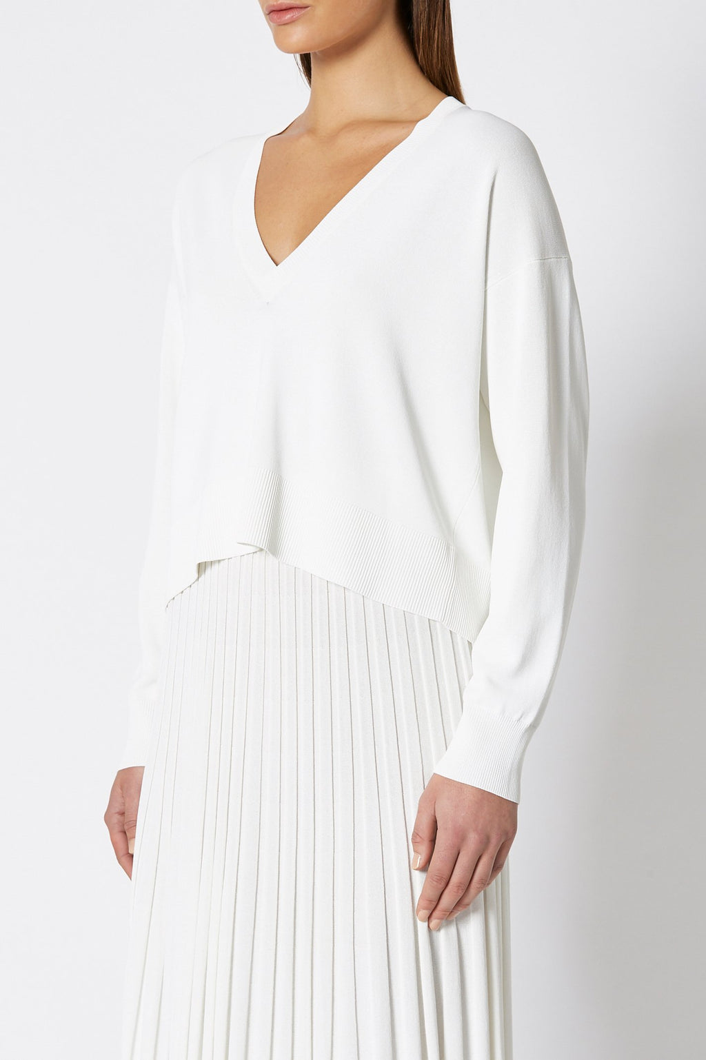 PLEATED RIB V-NECK SWEATER 16