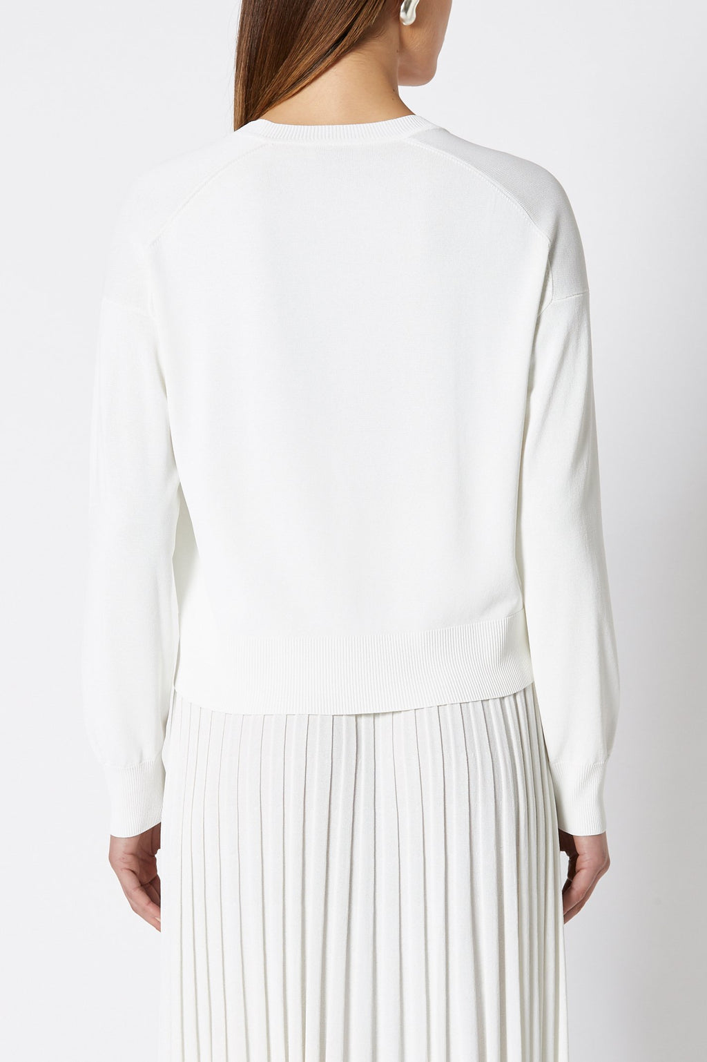 PLEATED RIB V-NECK SWEATER 16