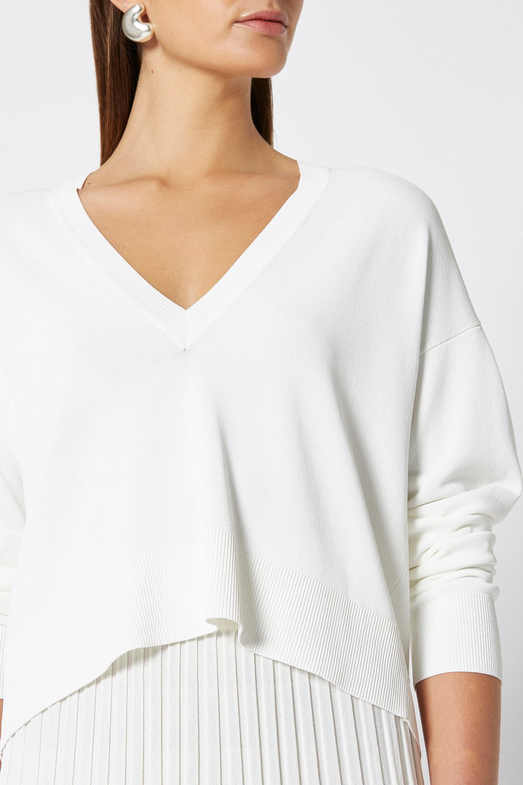 PLEATED RIB V-NECK SWEATER 16
