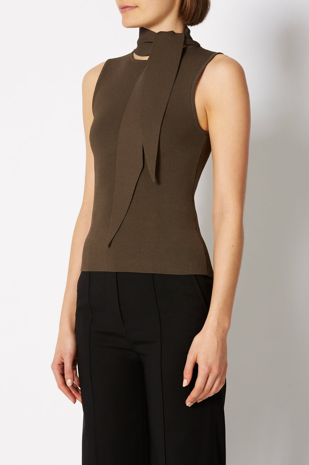 CREPE KNIT SLVLESS CRAVAT TANK