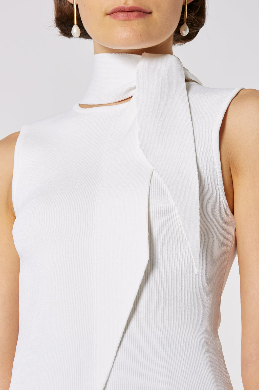 CREPE KNIT SLVLESS CRAVAT TANK