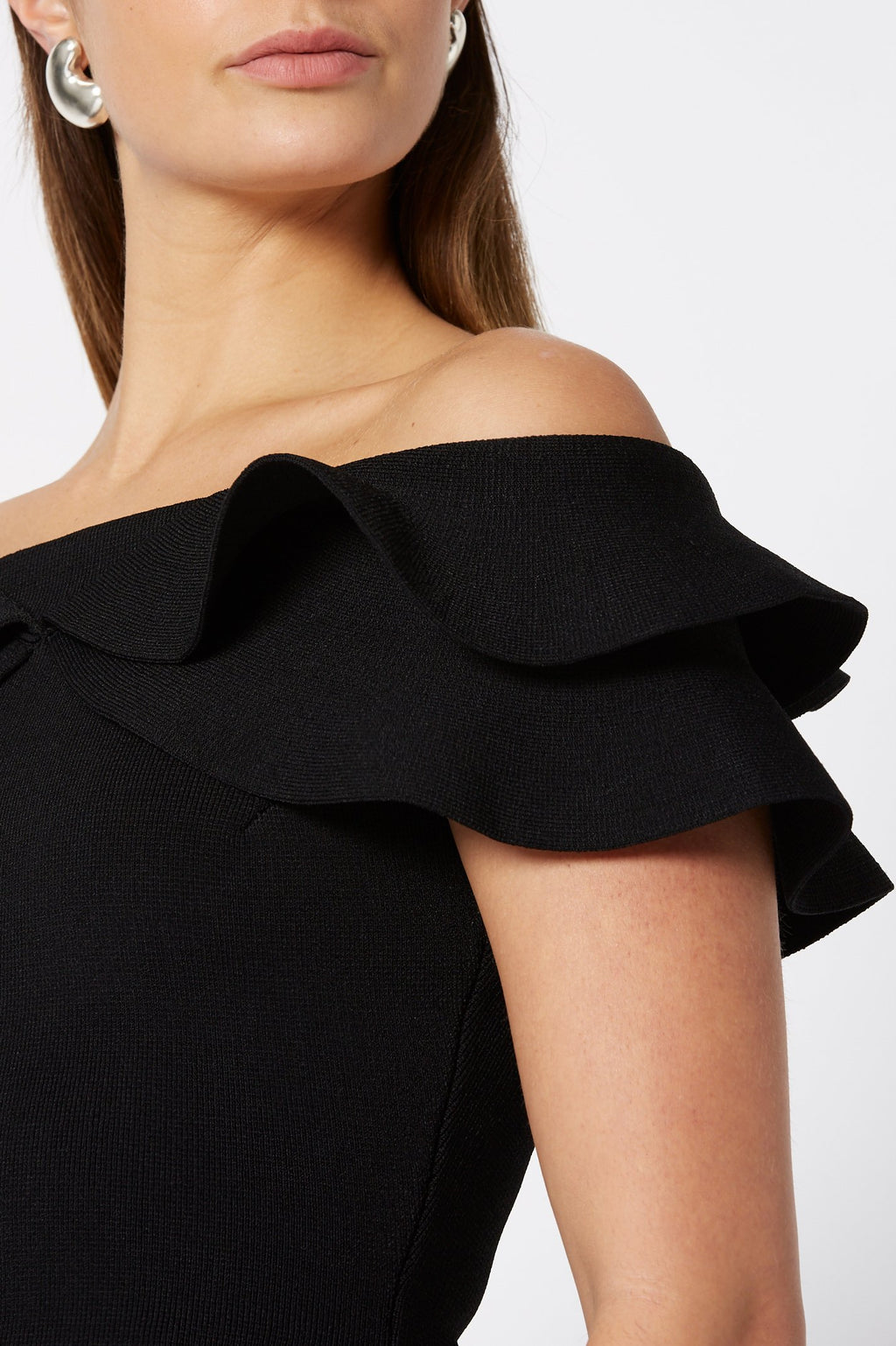 CREPE KNIT C-SHLDR RUFFLE TOP
