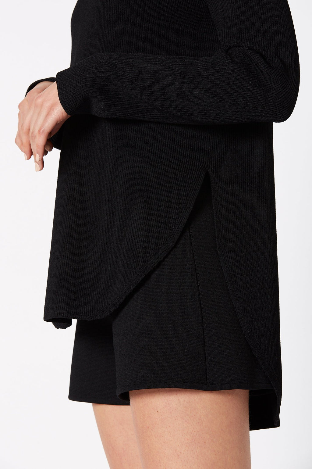 CREPE KNIT SHIRT TAIL SWEATER