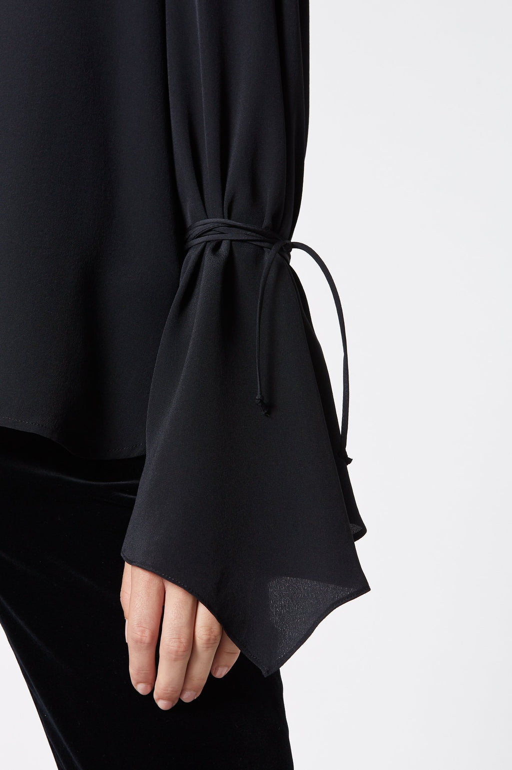 CDC FLUTE SLEEVE BLOUSE