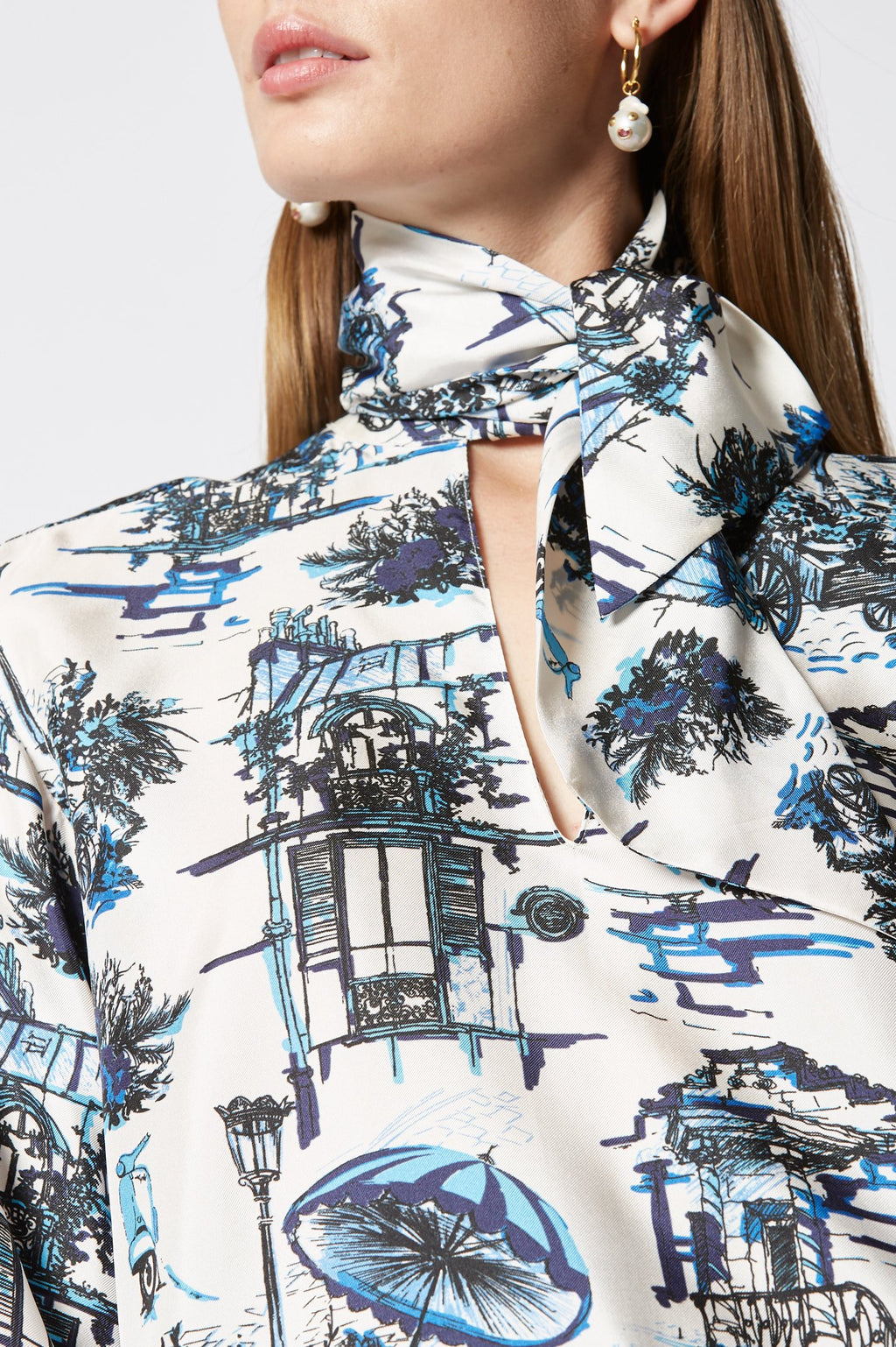 SILK SOUVENIR PRINT BLOUSE