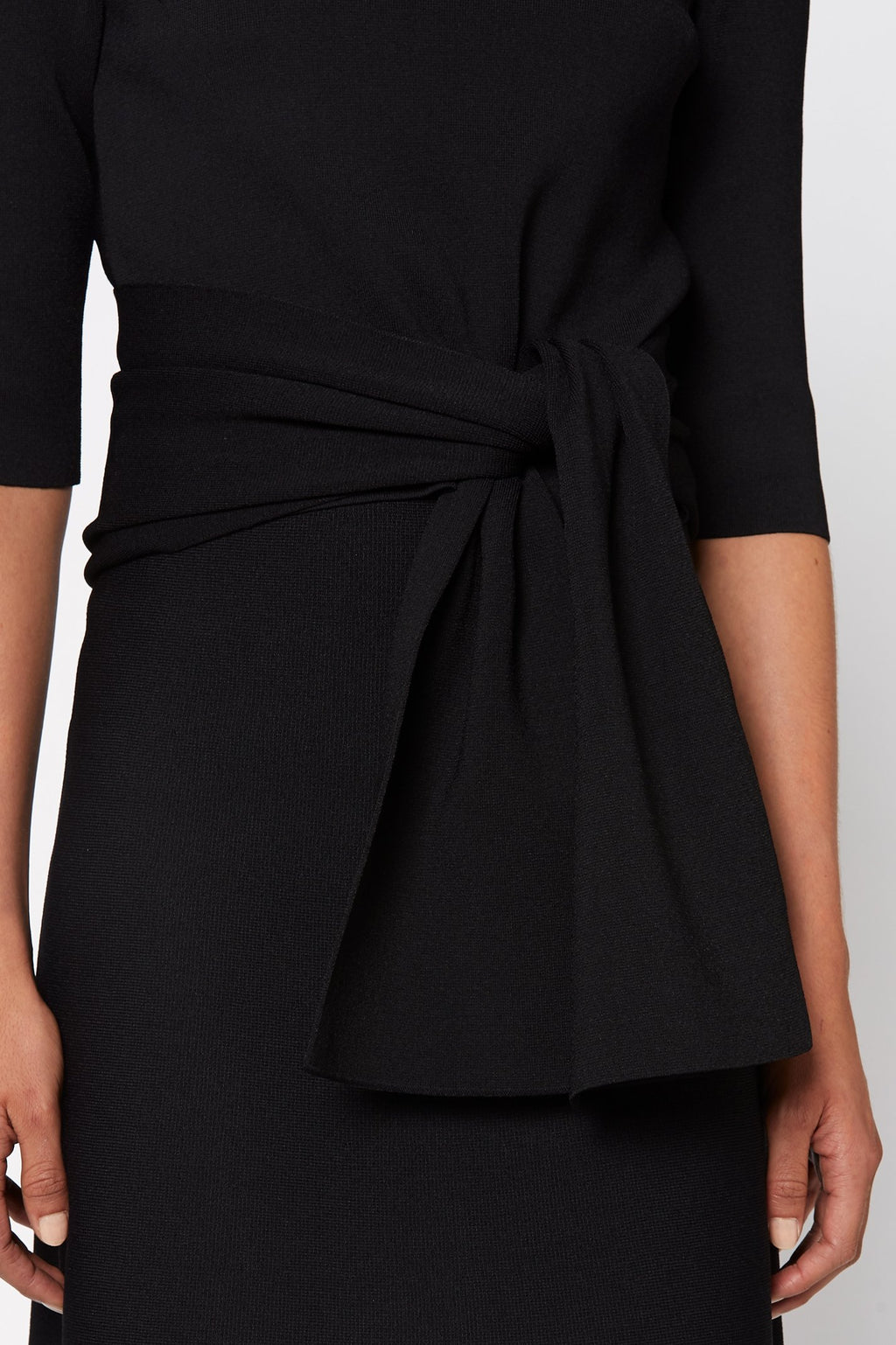 CREPE KNIT TIE FRONT TOP