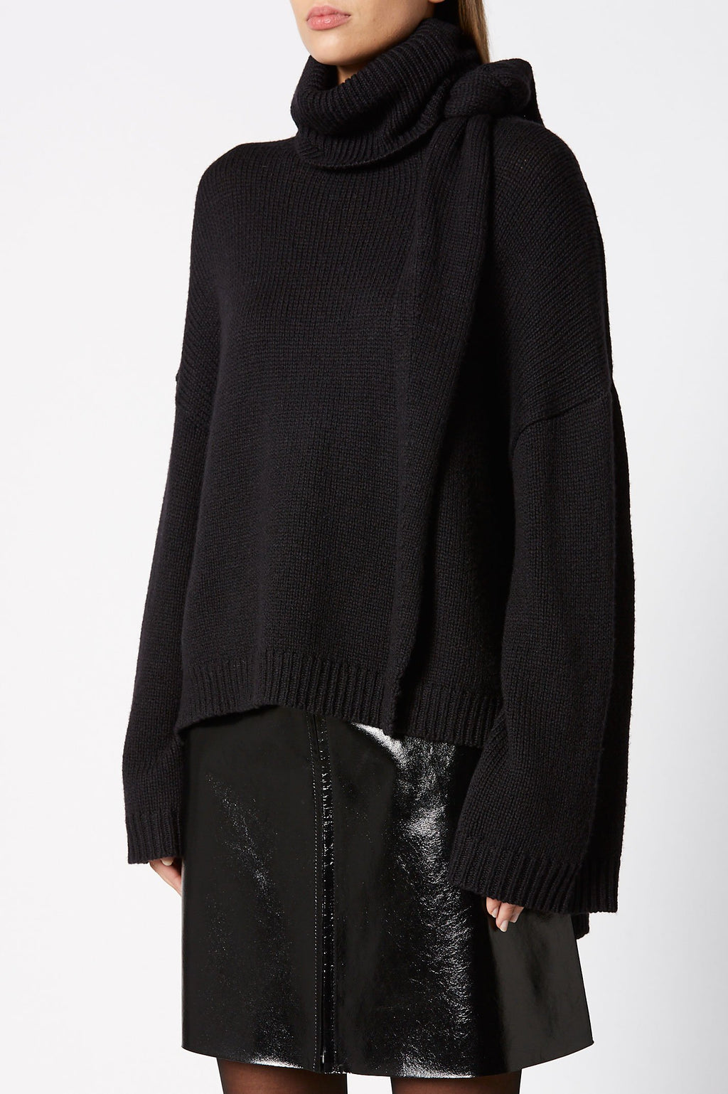 HUSKY CRAVAT SWEATER 3