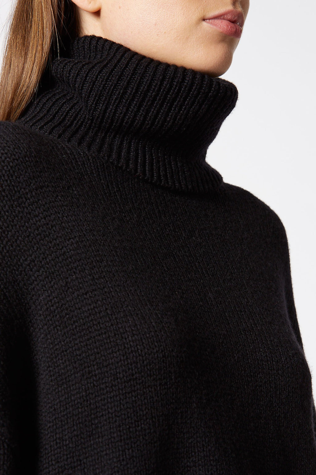 HUSKY CRAVAT SWEATER 3