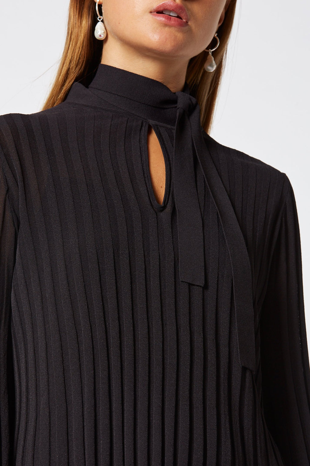 PLEATED RIB TIE NECK TOP 16